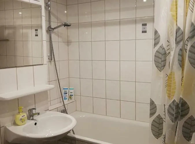 Ruhiges Apt. Direkt Am Naherholungsgebiet Mit Seeblick, Zentrum 5min, Messe 18min